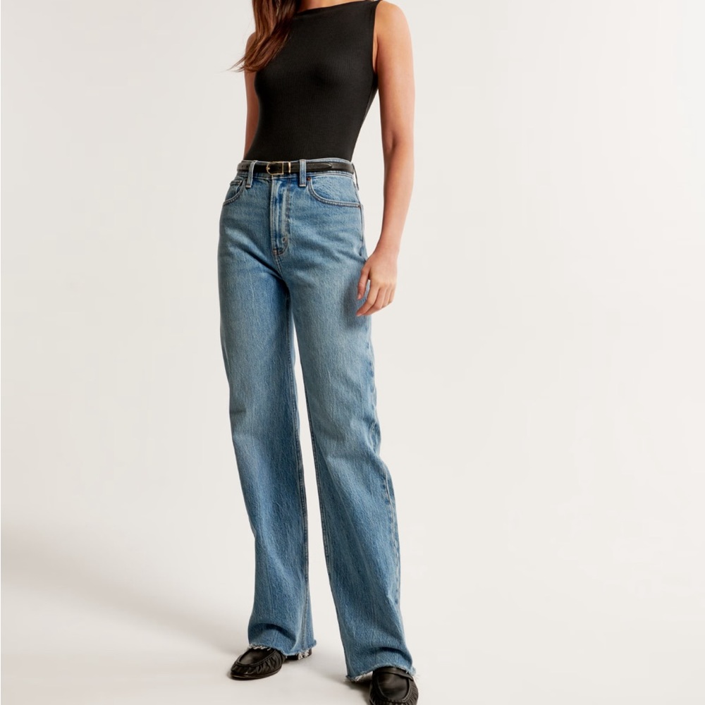 Abercrombie and Fitch 90’s High Rise Jean * Brand new in package*